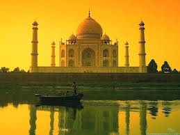 Theo một số ghi chép, sự ra đi của hoàng hậu Mumtaz Mahal đã khiến tóc và râu của hoàng đế Shah Jahan bạc trắng chỉ trong vài tháng.
