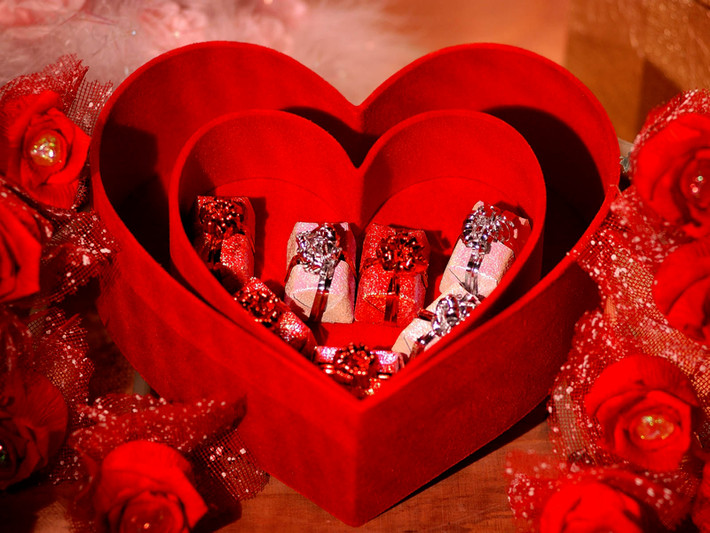 Trong khi đó, nữ giới thường chi khoảng 88,78 USD để mua quà và lên kế hoạch tổ chức ngày Valentine bên người thương.