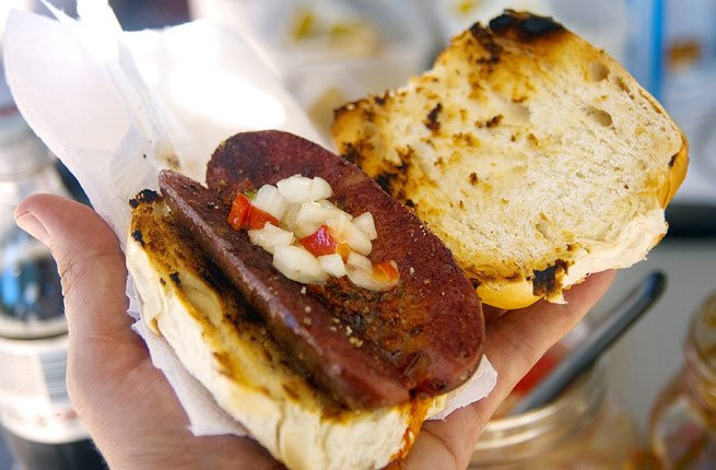 Khi nhìn thấy bánh mì xúc xích Choripan ở Buenos Aires, Argentina, du khách sẽ phải trầm trồ trước hương vị thơm ngon tuyệt vời của món ăn này khi đi dạo các con phố.