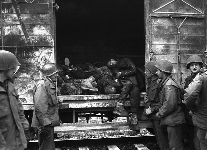 Tra tấn là điều thường xuyên xảy ra ở các trại tử thần của Hitler nên mỗi ngày có khá nhiều tù nhân Do Thái thiệt mạng.