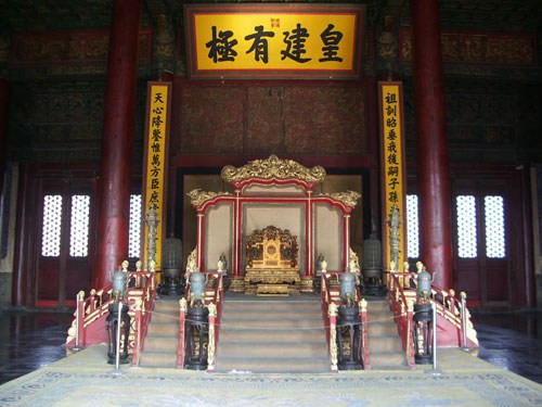 5 màu sắc được sử dụng trong thiết kế, xây dựng Tử Cấm Thành bao gồm: trắng, đen, đỏ, vàng và xanh lá cây.