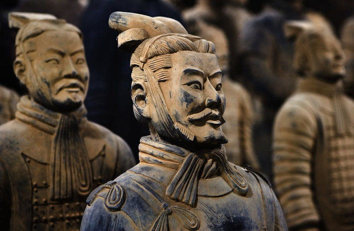 Người ở trung tâm là "người đánh xe" trong khi những người ở 2 bên được gọi là "người lính đánh xe bên trái" và "người lính đánh xe bên phải". Ảnh: Danny Lehman/Getty Images.