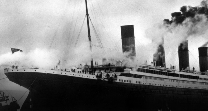 Cụ thể, vào đêm ngày 14, rạng sáng 15/4/1912, tàu Titanic đâm vào tảng băng trôi và từ từ chìm xuống vùng biển Bắc Đại Tây Dương. Theo ước tính, khoảng 1.500 người thiệt mạng trong tổng số hơn 2.000 người có mặt trên tàu. Ảnh: Getty Images.