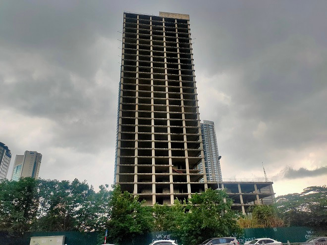 Vicem Tower được cấp phép xây dựng năm 2011 và dự kiến hoàn thành 3 năm sau đó. Tuy nhiên, sau khi hoàn thành thi công xây lắp toàn bộ kết cấu phần ngầm, phần thân công trình thì dự án bị đắp chiếu từ 8/2015 đến nay.