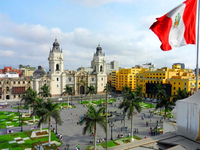 Thủ đô của Peru là thành phố Lima. Đây là thủ đô, thành phố lớn nhất của Peru, trung tâm văn hóa, công nghiệp, tài chính và giao thông của Peru. Thành phố có diện tích khoảng 804,3 km2, dân số chiếm 2/3 tổng số dân cả nước.