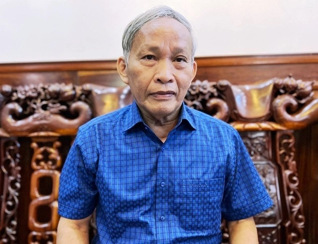 Cựu Chủ tịch UBND tỉnh Quảng Ngãi Cao Khoa bị Cơ quan CSĐT Bộ Công an khởi tố, bắt tạm giam về tội "Nhận hối lộ" trong vụ án xảy ra tại Tập đoàn Phúc Sơn, Công ty Bất động sản Thăng Long và các đơn vị liên quan.
