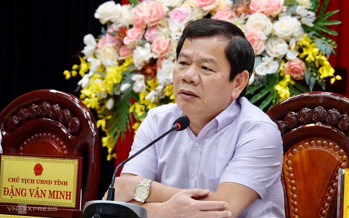 Chủ tịch UBND tỉnh Quảng Ngãi Đặng Văn Minh: Ông Đặng Văn Minh bị Cơ quan Cảnh sát điều tra Bộ Công an khởi tố, bắt tạm giam ngày 7/3 về tội "Nhận hối lộ" liên quan vụ án Tập đoàn Phúc Sơn, Công ty Bất động sản Thăng Long và các đơn vị liên quan.