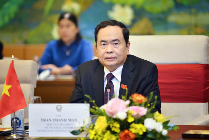 Quá trình công tác, ông Trần Thanh Mẫn đảm nhiệm nhiều chức vụ từ cán bộ Huyện đoàn Châu Thành, Chánh Văn phòng Huyện đoàn Châu Thành; Ủy viên Ban Chấp hành, Ủy viên Ban Thường vụ Huyện đoàn Châu Thành, tỉnh Hậu Giang.