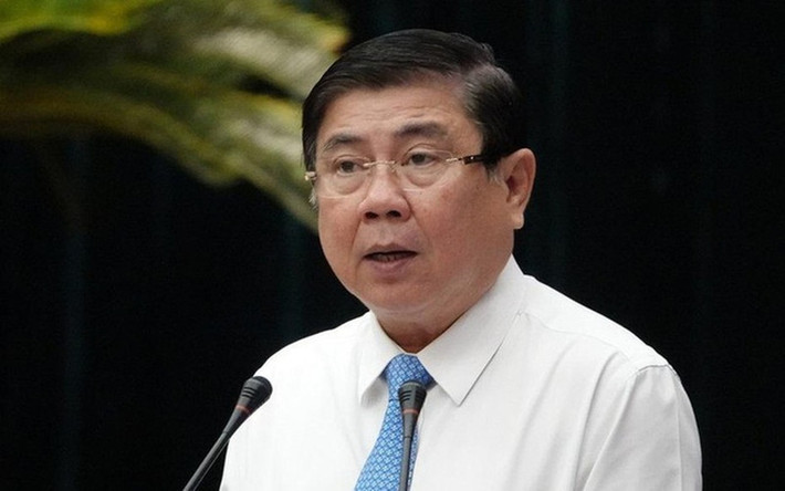 Ông Nguyễn Thành Phong sinh năm 1962, quê Bến Tre, có trình độ tiến sĩ kinh tế học. Quá trình công tác, ông Phong đã trải qua nhiều chức vụ như Bí thư Trung ương Đoàn, Bí thư Tỉnh ủy Bến Tre, Chủ tịch HĐND tỉnh Bến Tre, Phó Bí thư Thành ủy TP HCM khóa IX, X.