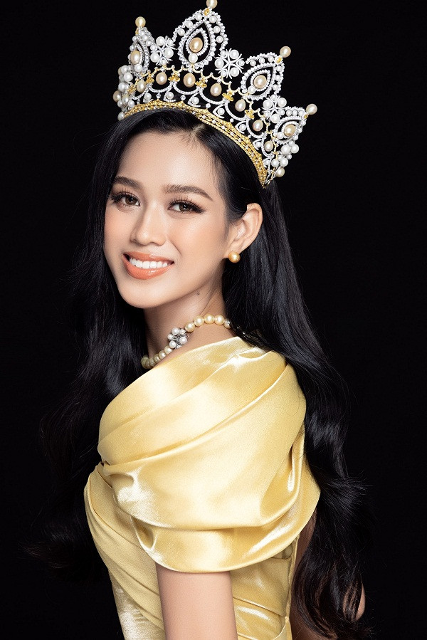 Để chuẩn bị "mang chuông đi đánh xứ người", nàng hậu trẻ đã hằng ngày trau dồi thêm những kỹ năng trình diễn chuyên nghiệp.