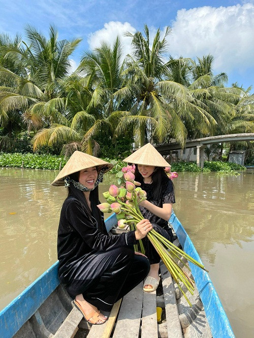 Đám cưới Thúy An sẽ được tổ chức tại quê nhà Kiên Giang và TP.HCM. Mới đây nàng á hậu hé lộ loạt ảnh tất bật chuẩn bị cho ngày trọng đại.
