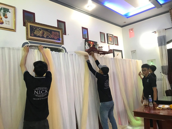 Thông qua những hình ảnh chuẩn bị đám cưới, có thể thấy Thúy An khá kỹ lưỡng trong khâu trang trí.