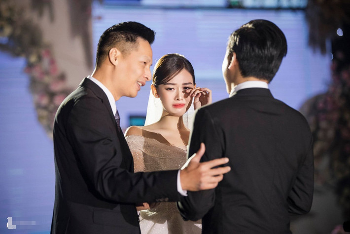 Trước đó, ngày 30/11/2020, Á hậu Tường San làm đám cưới với ông xã hơn 9 tuổi. Hôn lễ của cặp đôi được tổ chức kín đáo, với sự góp mặt của bạn bè thân thiết, người thân hai bên gia đình. (Ảnh: Lê Chí Linh)
