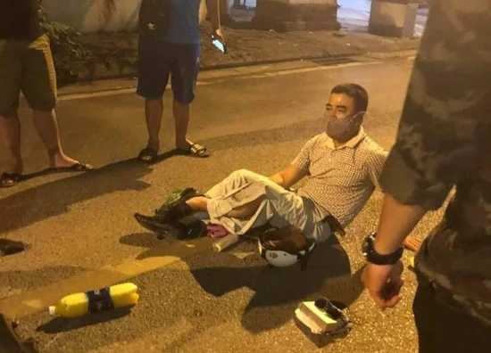 Điều tra vụ ô tô đâm gãy chân nạn nhân rồi bỏ chạy