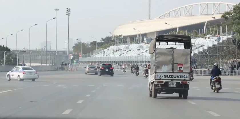 Video: Thanh tra giao thông tuần tra xử lý xe quá tải đi vào đường đua F1