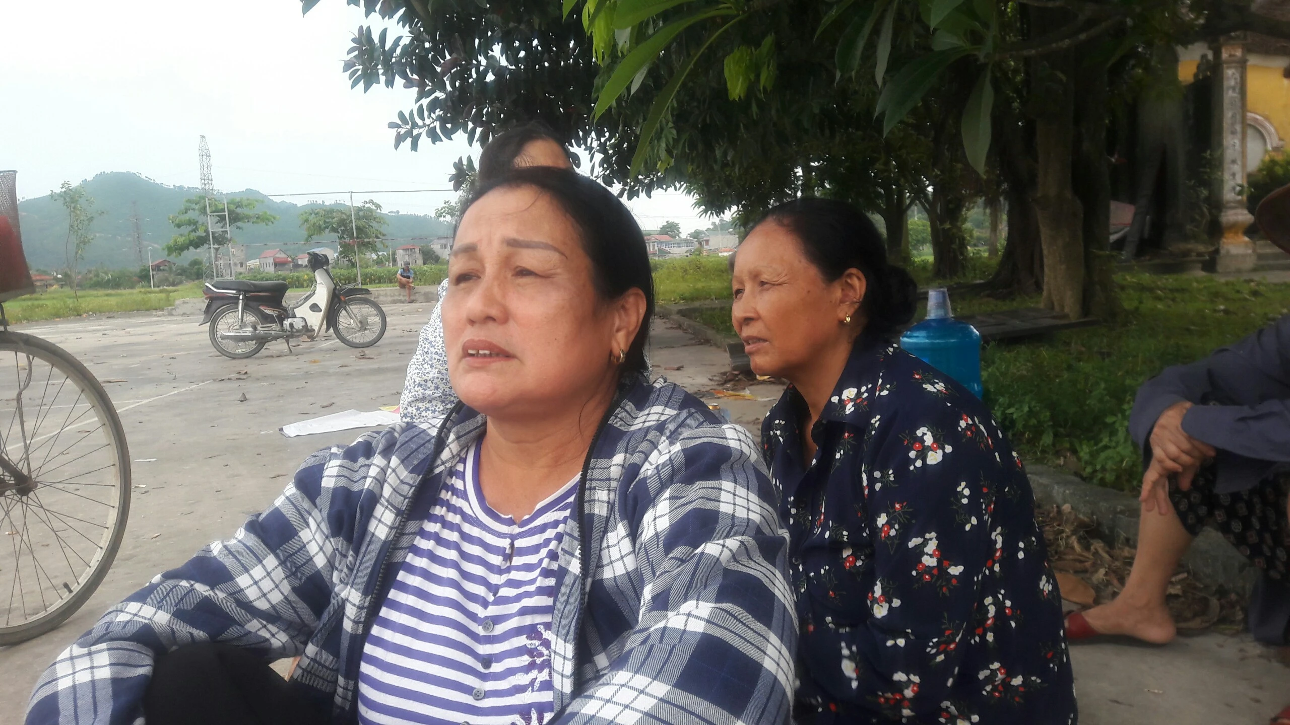 Đâu là lý do người dân chặn xe rác vào bãi rác Nam Sơn?