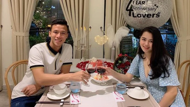 Hội vợ cầu thủ, hot girl không sống chung với mẹ chồng sau khi kết hôn