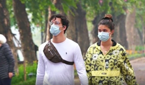 Không đeo khẩu trang nơi công cộng bị xử lý, ai có quyền phạt?