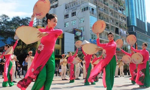 Hình ảnh đoàn Quân nhạc Cảnh sát các nước biểu diễn nhạc hội