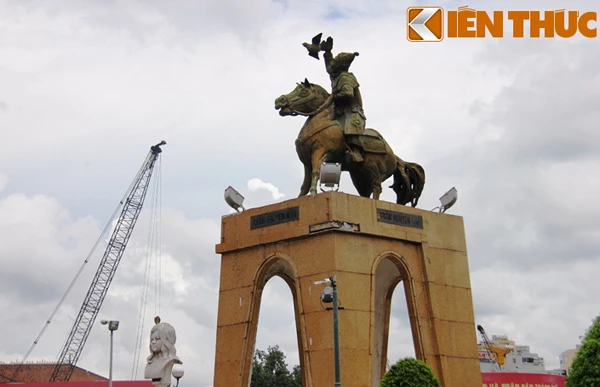 Dân Sài Gòn luyến tiếc “vị tướng” sắp xa chợ Bến Thành