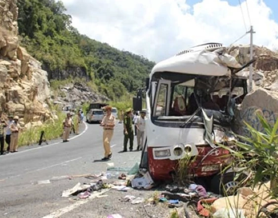 Nhìn lại những tai nạn giao thông thảm khốc nhất năm 2013