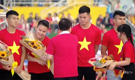 Giao lưu tại TP.HCM: “Mưa” tiền thưởng cho U23 Việt Nam