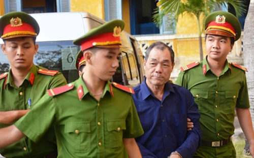 Cận cảnh khuôn mặt Phạm Công Danh, Trầm Bê trong phiên tòa