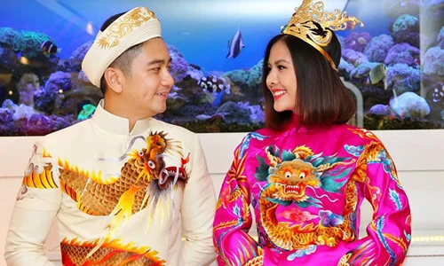 Cận trang phục cưới của vợ chồng diễn viên Vân Trang
