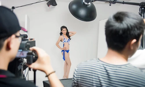 Hé lộ hậu trường chụp bikini của thí sinh Hoa hậu Việt Nam