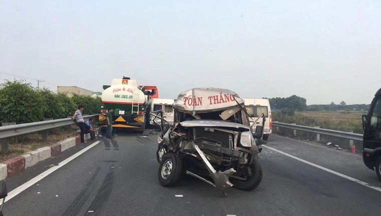 Ám ảnh hiện trường tai nạn kinh hoàng trên cao tốc HLD nghi do...khói