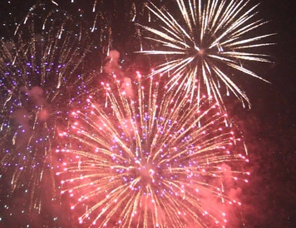 Pháo hoa rực sáng TP HCM mừng ngày thống nhất