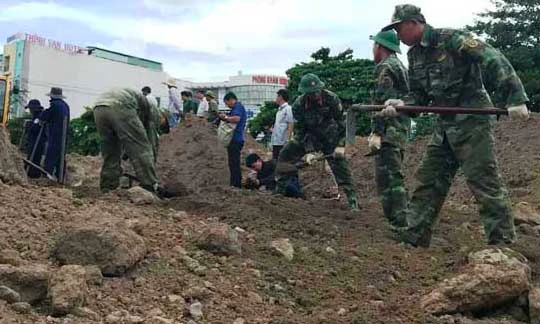 Tìm thấy nhiều di vật liệt sĩ trong sân bay Tân Sơn Nhất