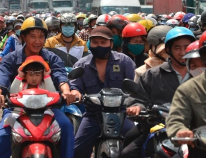 Người dân khắp các tỉnh đổ về Sài Gòn sau kỳ nghỉ Tết