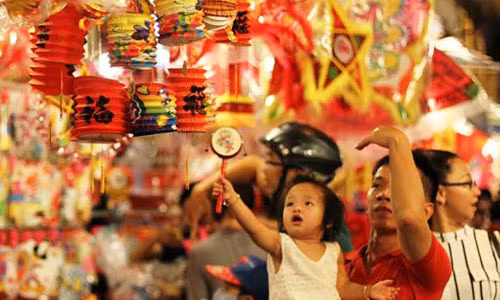 Ảnh: Phố lồng đèn lớn nhất Sài Gòn rực rỡ trước ngày Trung thu