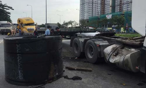 Sự cố giao thông hi hữu trên đại lộ hiện đại nhất Sài Gòn