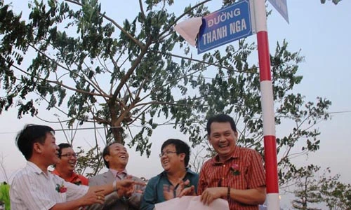 Hữu Châu rơi lệ dự lễ đặt tên đường NSƯT Thanh Nga