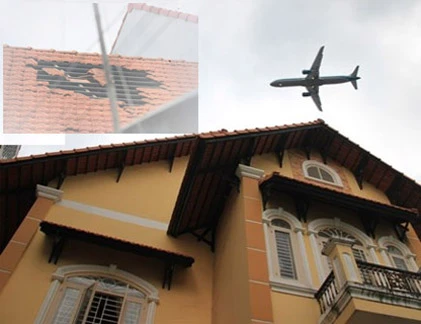 Máy bay hạ cánh xuống Tân Sơn Nhất làm nhà dân rụng ngói?