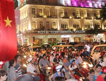 Du khách, dân Sài Gòn tưng bừng vui lễ hội đường phố 