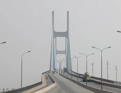 Cầu dây văng lớn nhất TP HCM “vắng như chùa bà Đanh“