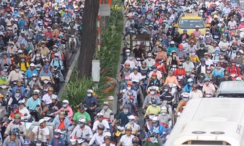 Đường phố TP HCM kẹt cứng trước kỳ nghỉ lễ 30/4