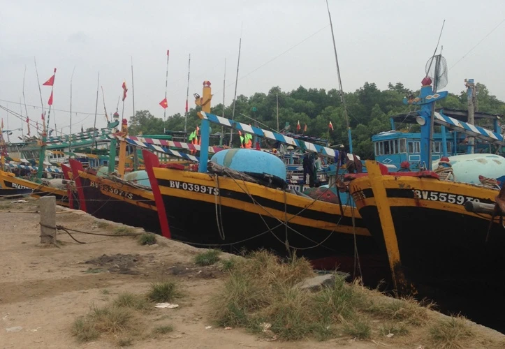 Hàng nghìn người dân TP HCM chạy bão 