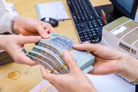 [SPOTLIGHT] Xăng xe, cơm trưa có tính vào lương đóng bảo hiểm xã hội?