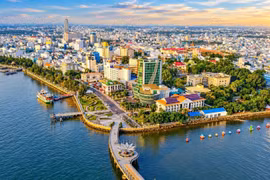 Doanh thu dịch vụ tiêu dùng và bán lẻ tháng 8/2026 ở Cần Thơ ước đạt 23.300 tỉ đồng, tăng 0,7% so tháng trước và tăng 24,7% so cùng kỳ, giữ vững đà tăng trưởng.