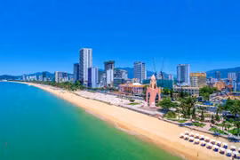 Toàn tỉnh Khánh Hòa có 14.212 doanh nghiệp đang hoạt động với mức tăng trưởng doanh thu thuần đạt 72,81% sau 5 năm, tiếp tục giữ vai trò hạt nhân kinh tế.