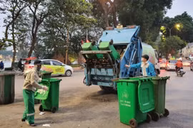 Tây Ninh: Phòng Kinh tế xã Mộc Hóa chi hơn 1,1 tỷ mua sắm thùng rác