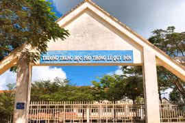 Việc tinh gọn mạng lưới trường lớp từ 37.515 xuống 18.570 đơn vị giúp đưa hàng vạn cán bộ trở lại giảng dạy, cơ bản không phải tuyển thêm biên chế