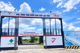 Khu du lịch sinh thái Lạc Việt đã hoàn tất khoảng 90% trục đường chính và 70% mặt bằng nhưng đang đối mặt với vướng mắc về thủ tục đất đai và xây dựng công trình.