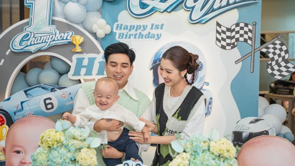 Vợ chồng Hồ Quang Hiếu làm tiệc thôi nôi hoành tráng cho quý tử