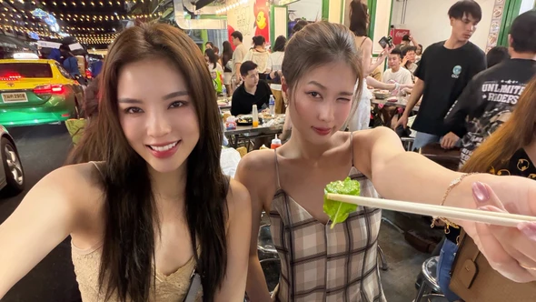 Kỳ Duyên - Thiên Ân quấn quýt khi du lịch ở Thái Lan