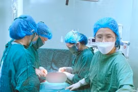 Mang thai với 9 khối u xơ tử cung, sản phụ sinh con an toàn